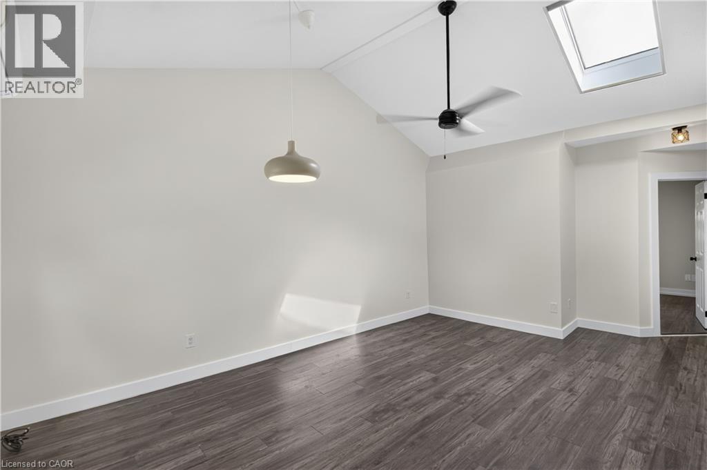 30 Ray Street N Property Photo 9