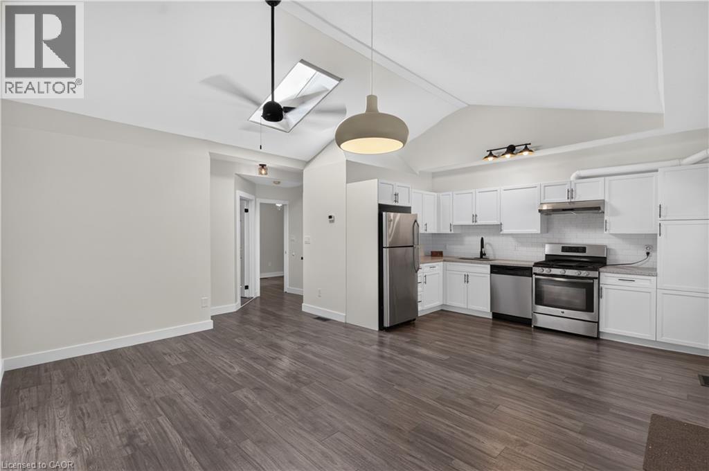 30 Ray Street N Property Photo 10