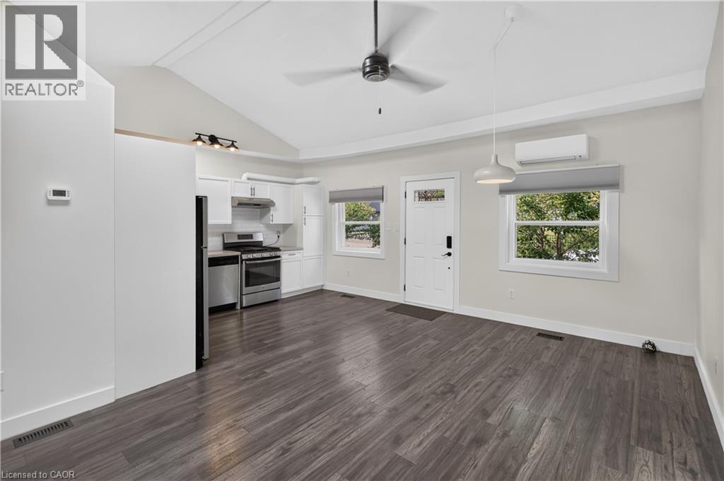 30 Ray Street N Property Photo 11