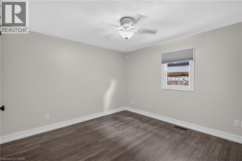 30 Ray Street N Property Photo 13