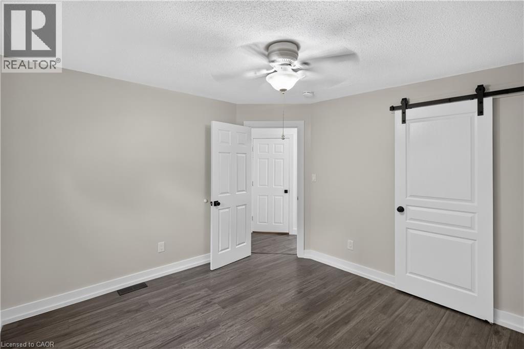 30 Ray Street N Property Photo 14