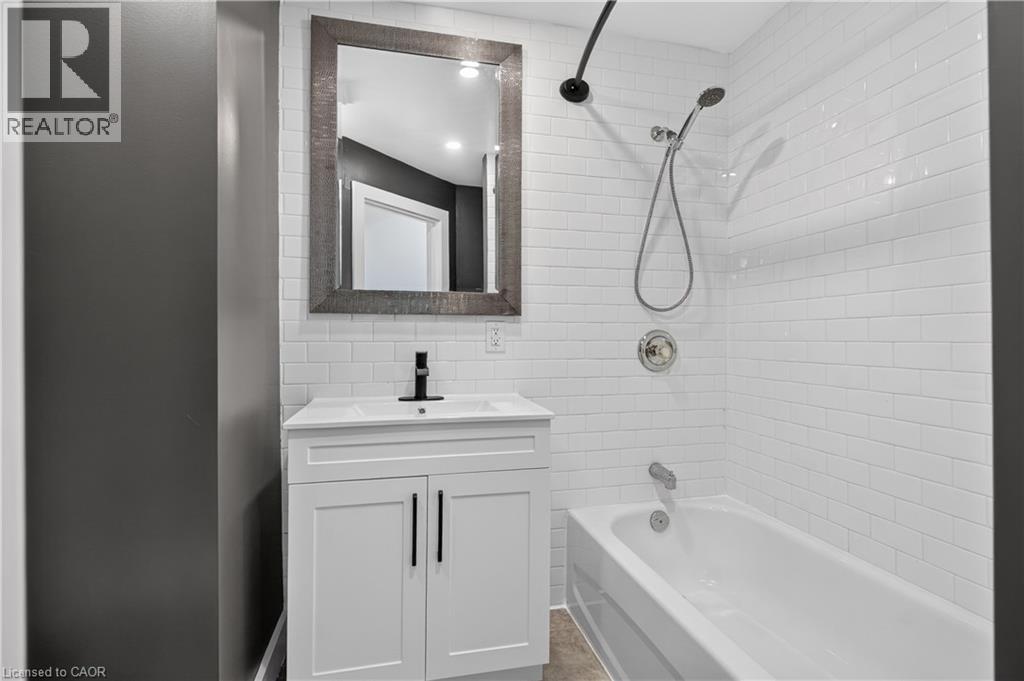 30 Ray Street N Property Photo 17