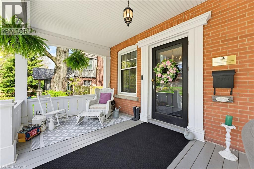 33 Brant Road N Property Photo 6