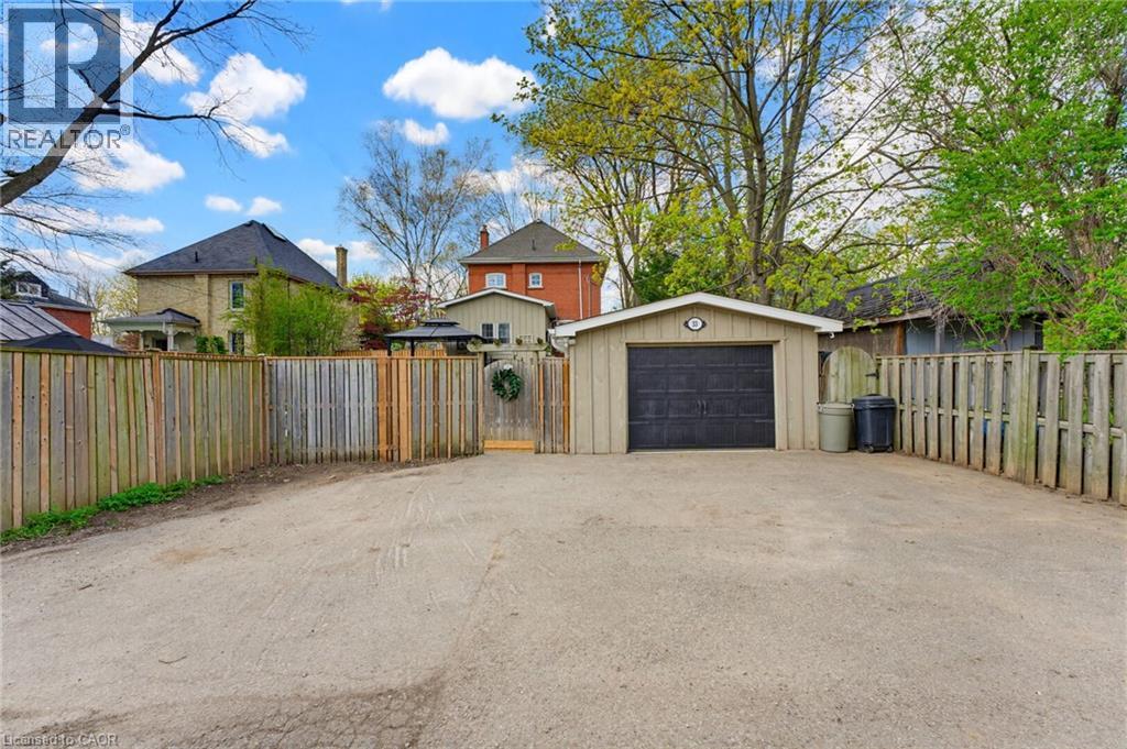 33 Brant Road N Property Photo 47