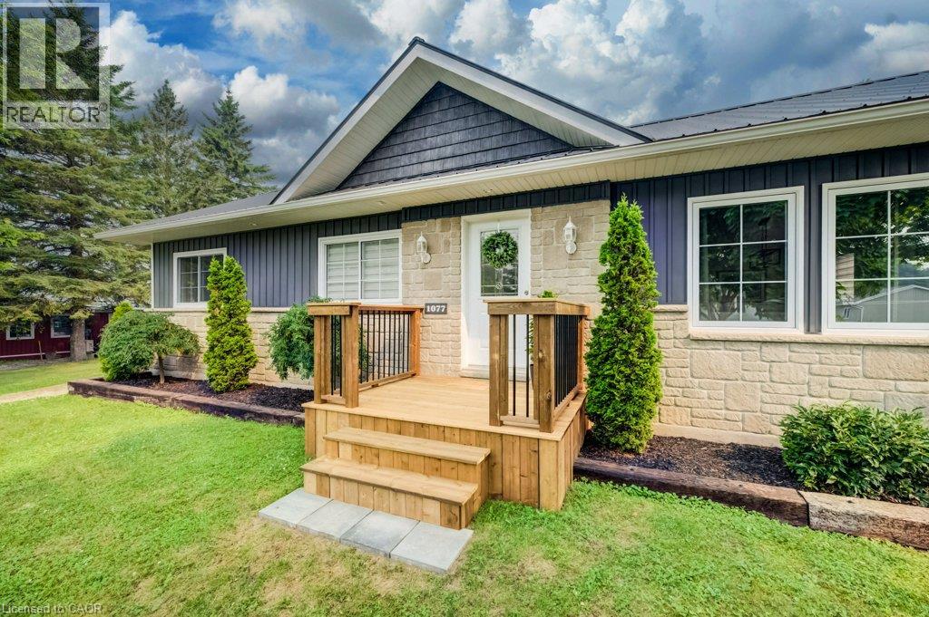 1077 Queen Street Property Photo 2