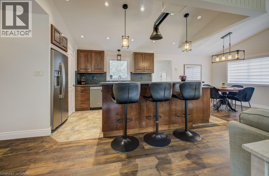 1077 Queen Street Property Photo 9