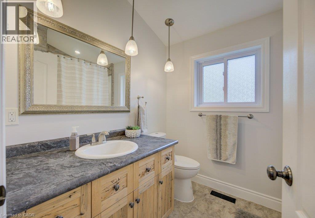1077 Queen Street Property Photo 12