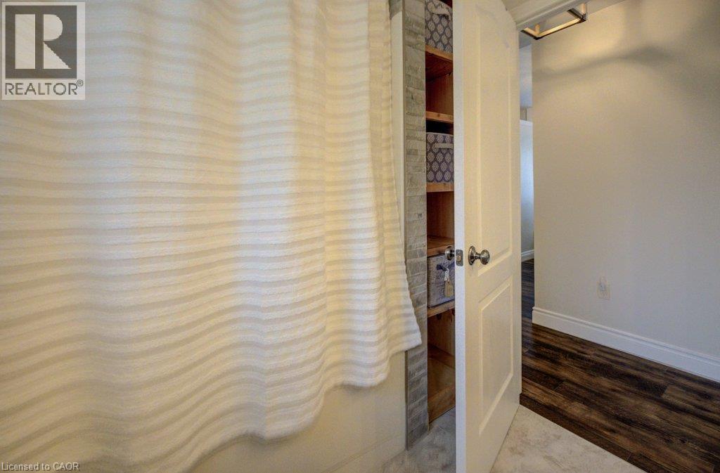 1077 Queen Street Property Photo 13