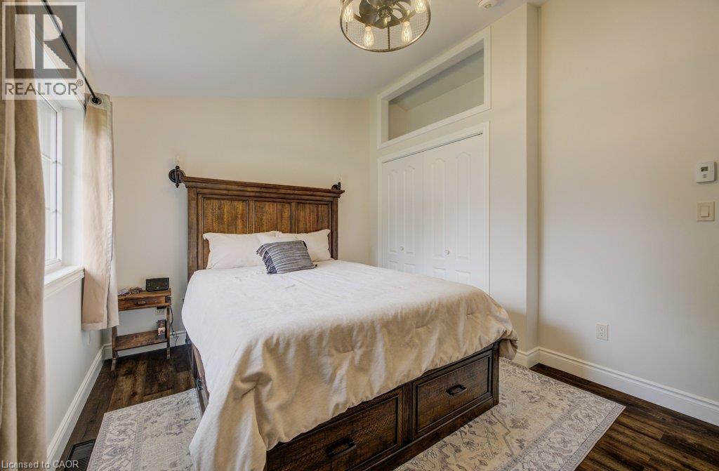 1077 Queen Street Property Photo 14