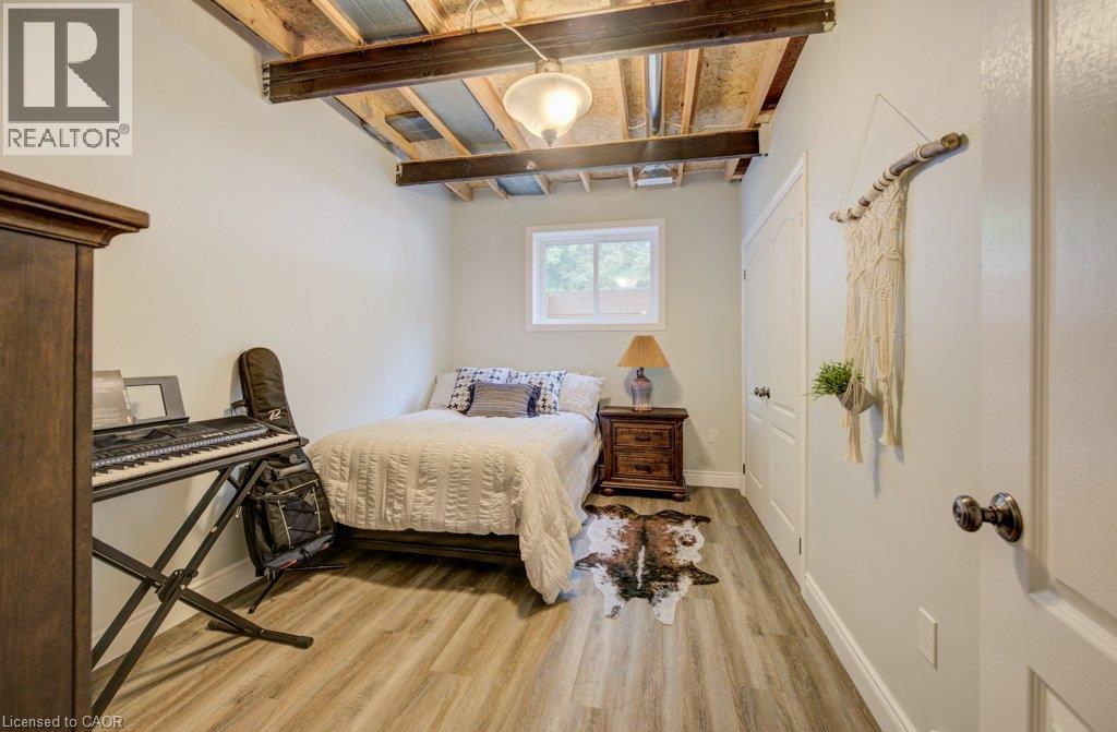 1077 Queen Street Property Photo 20