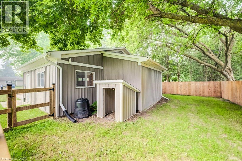 1077 Queen Street Property Photo 30