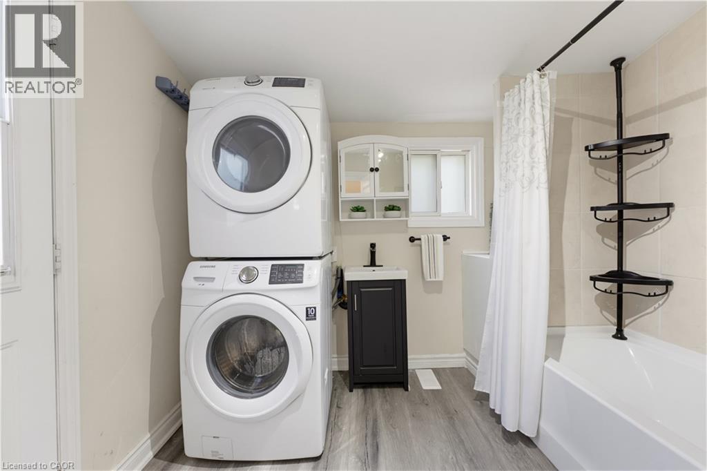 20 House Avenue Property Photo 10