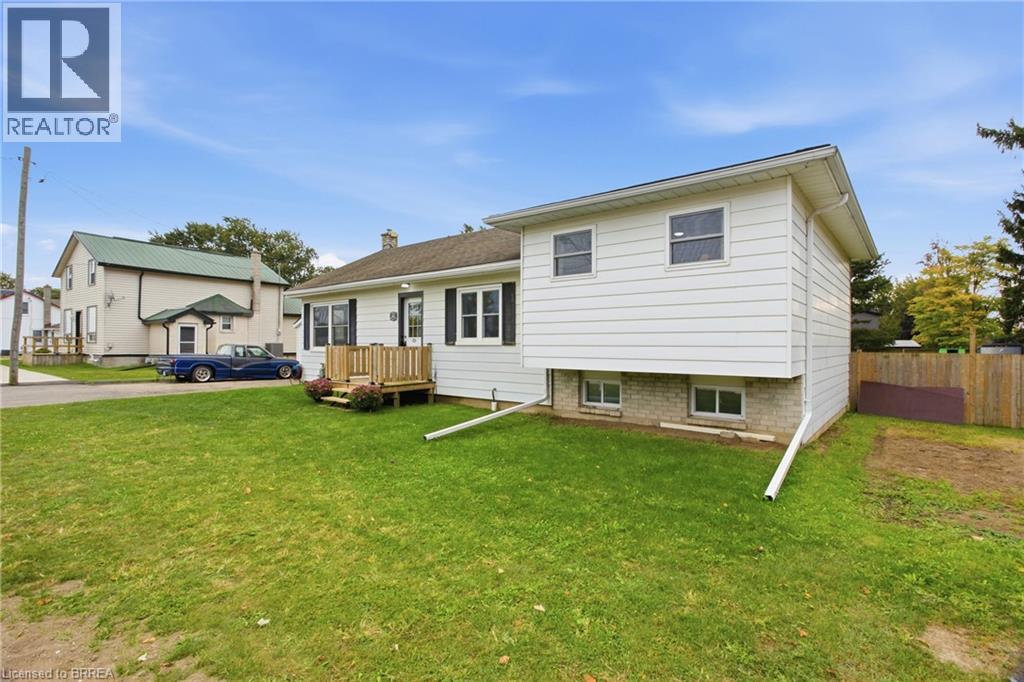 60 Railway Street W Property Photo 2