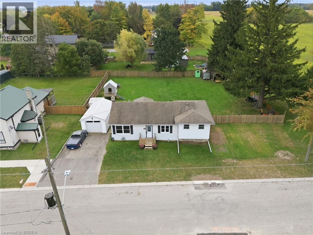 60 Railway Street W Property Photo 4