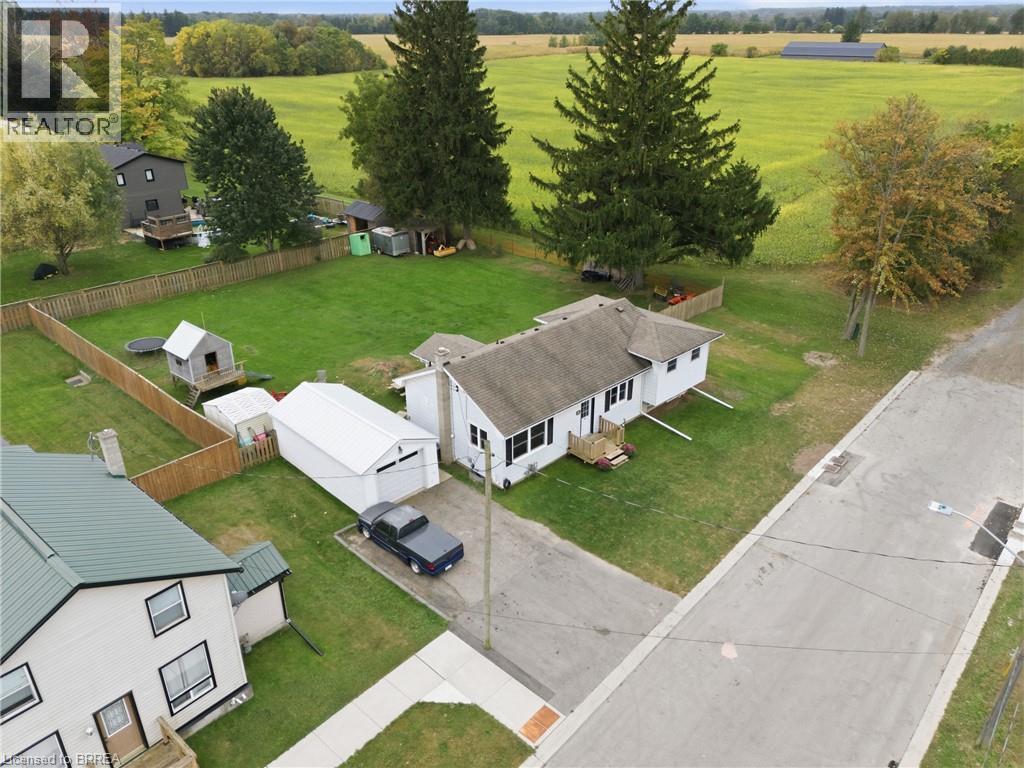 60 Railway Street W Property Photo 5