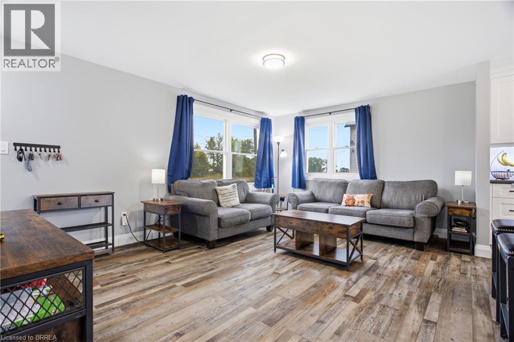 60 Railway Street W Property Photo 7