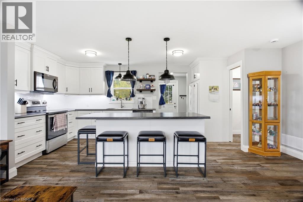60 Railway Street W Property Photo 10