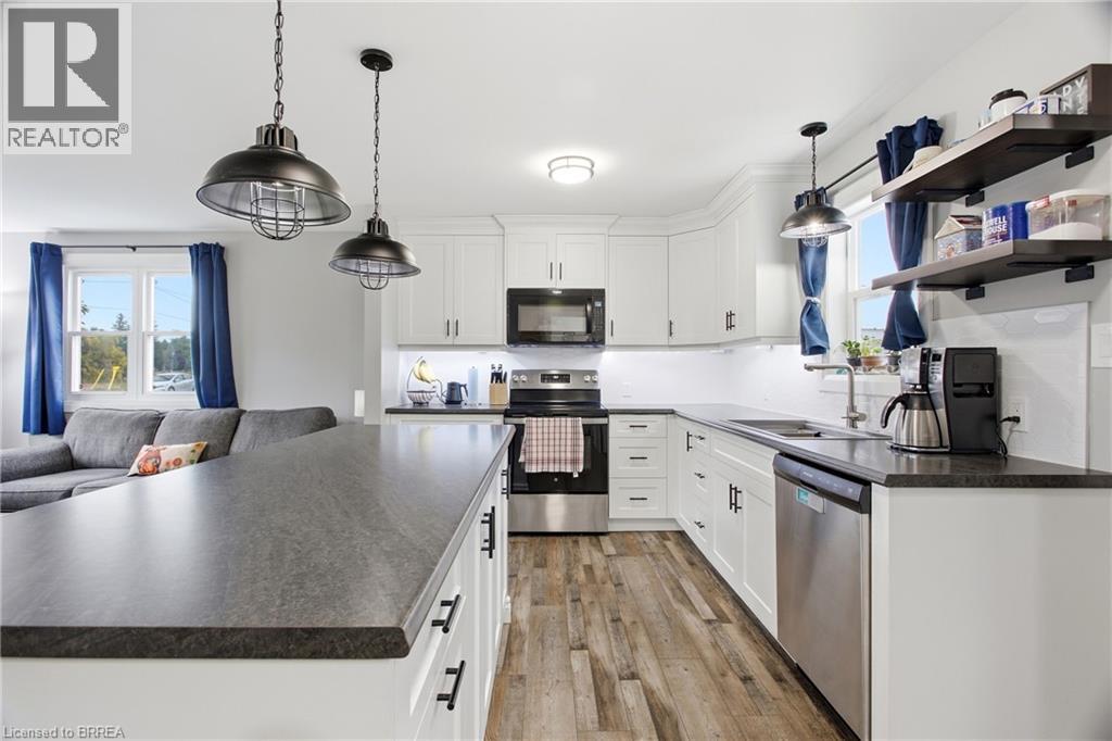 60 Railway Street W Property Photo 12