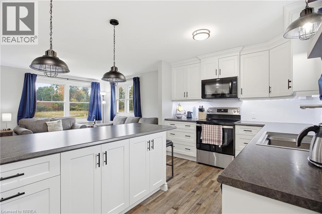 60 Railway Street W Property Photo 13
