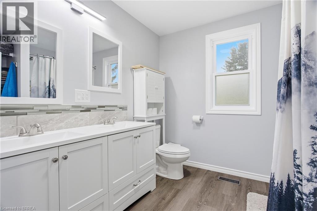 60 Railway Street W Property Photo 22