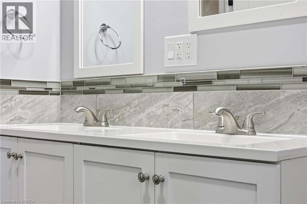 60 Railway Street W Property Photo 23