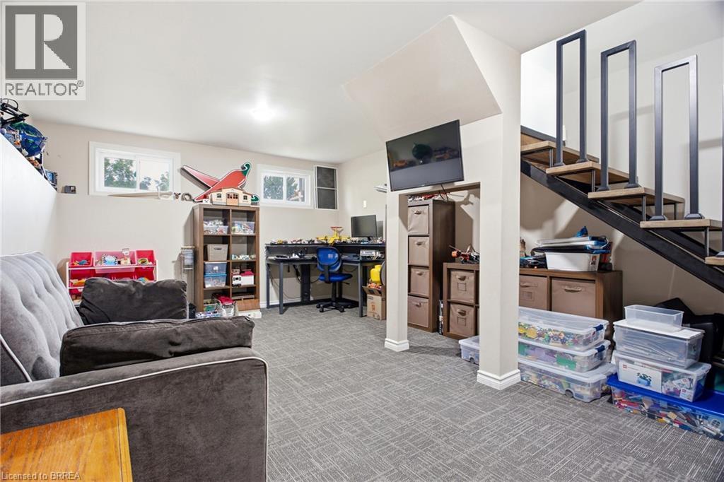 60 Railway Street W Property Photo 24