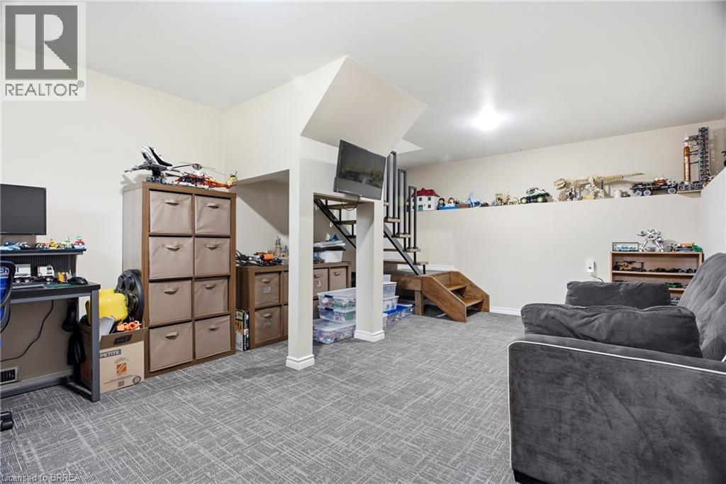 60 Railway Street W Property Photo 25