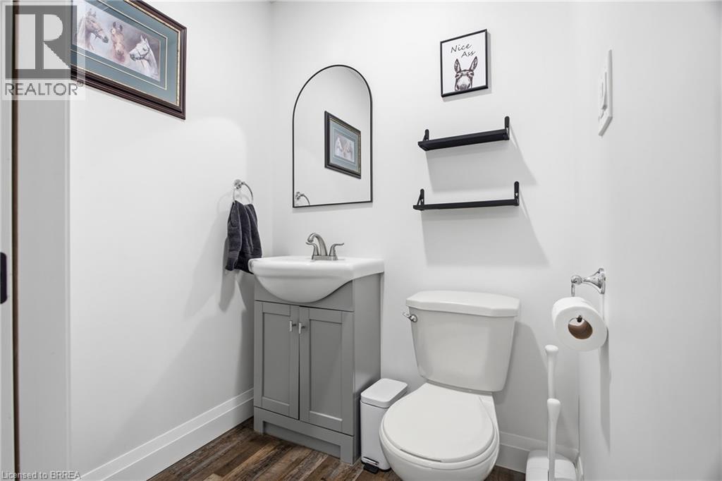 60 Railway Street W Property Photo 26