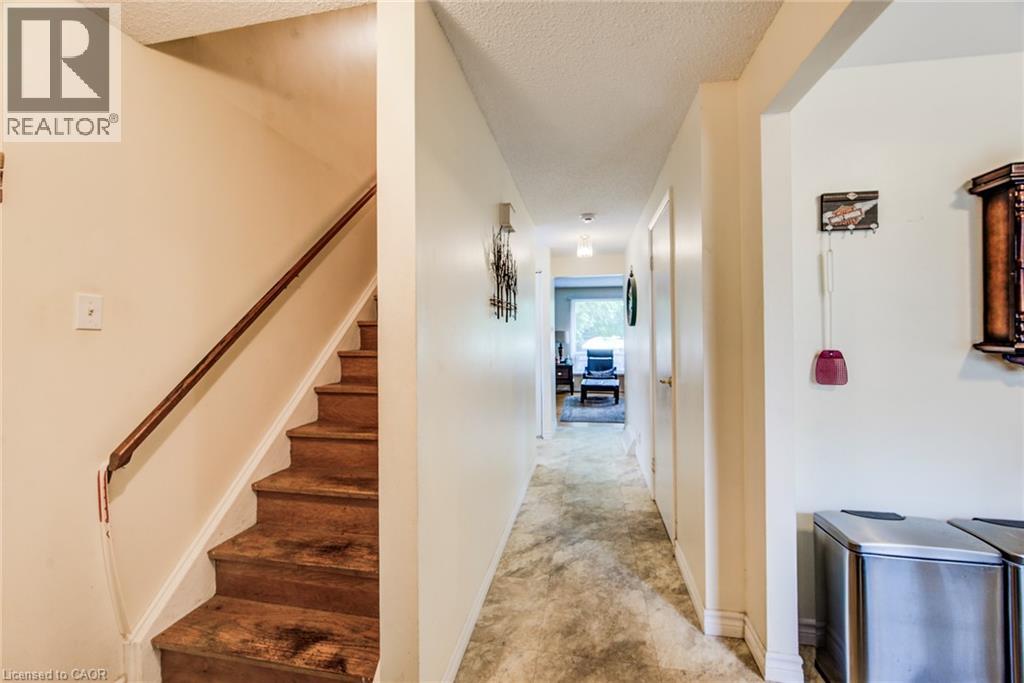 428b Dunvegan Drive Property Photo 4