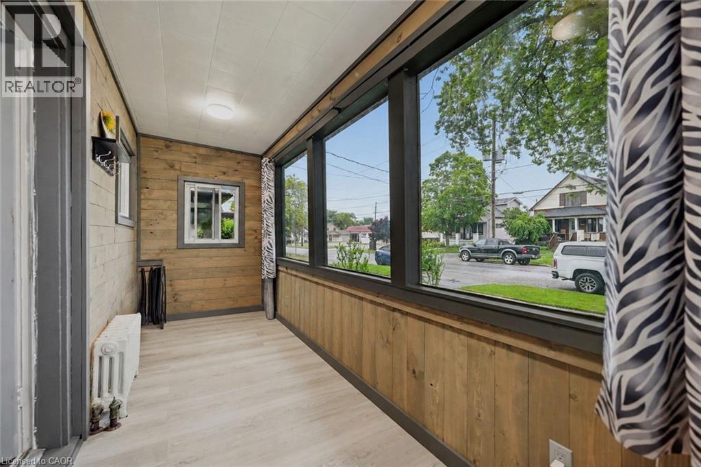 458 Davis Street Property Photo 8