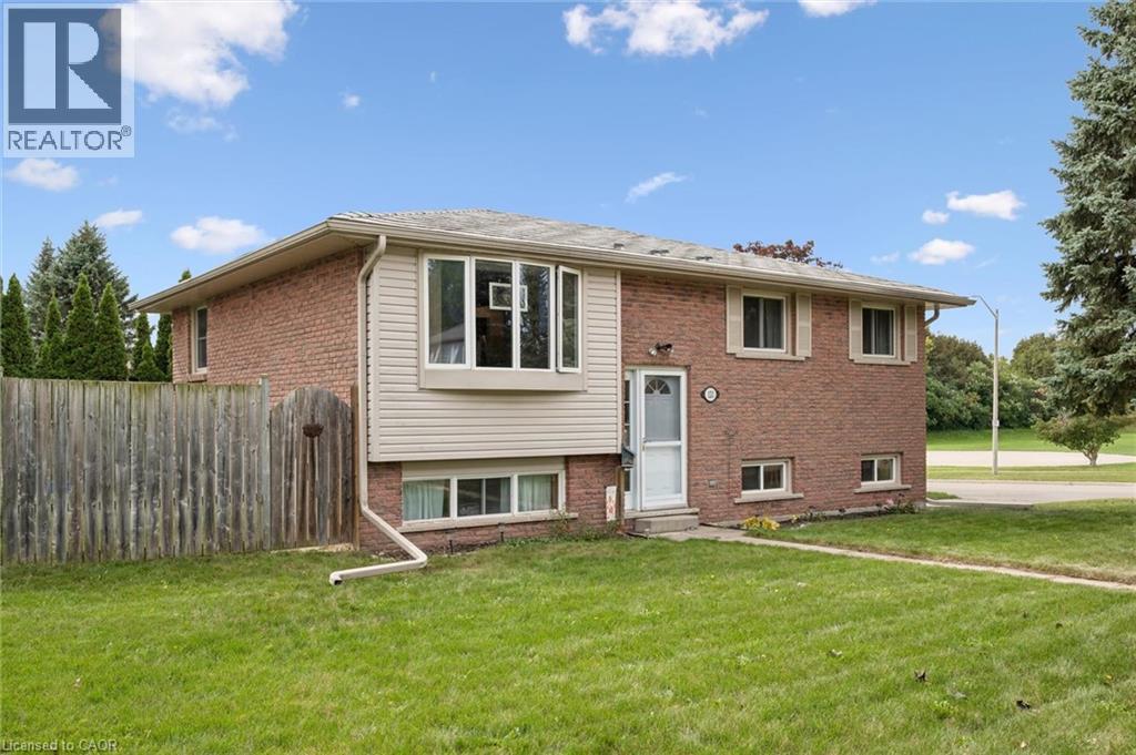 121 NATHANIEL Crescent Property Photo 1