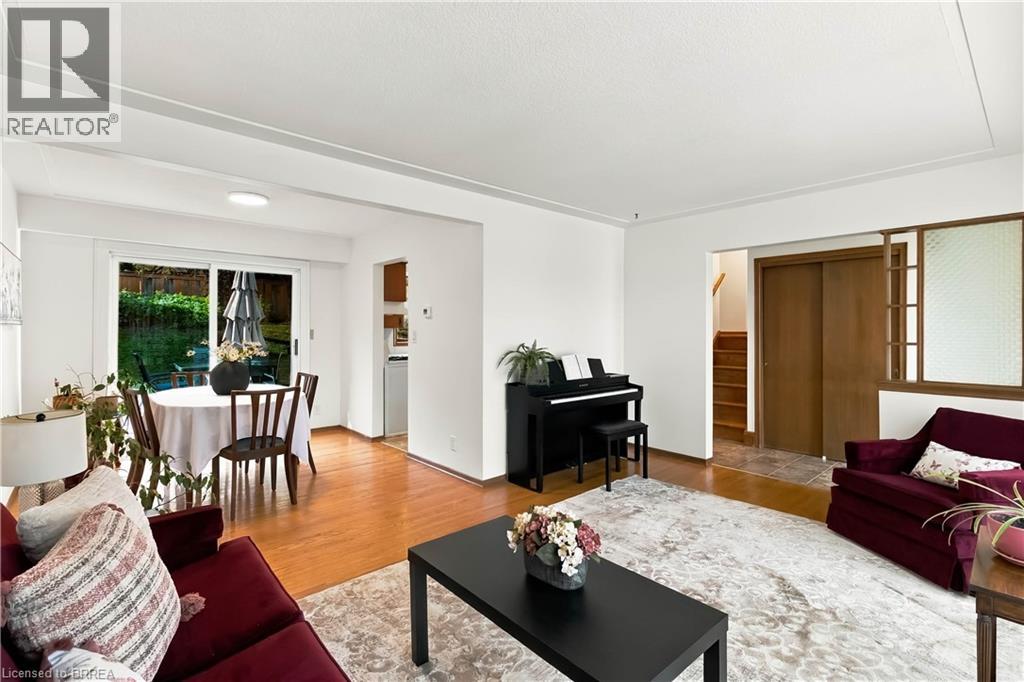 22 Applewood Crescent Property Photo 6