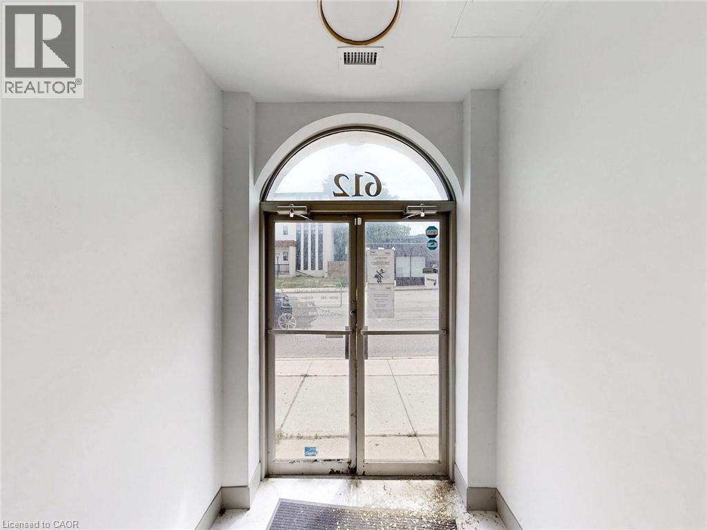 612 Upper James Street Unit# Main Fl Property Photo 2