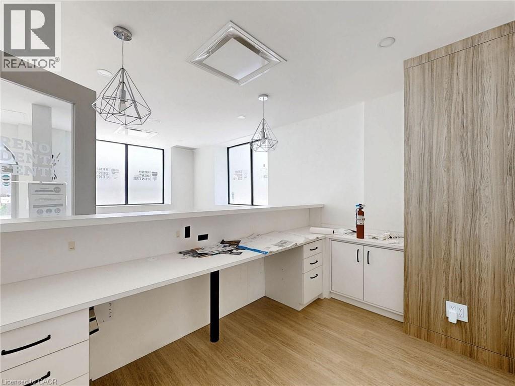 612 Upper James Street Unit# Main Fl Property Photo 10