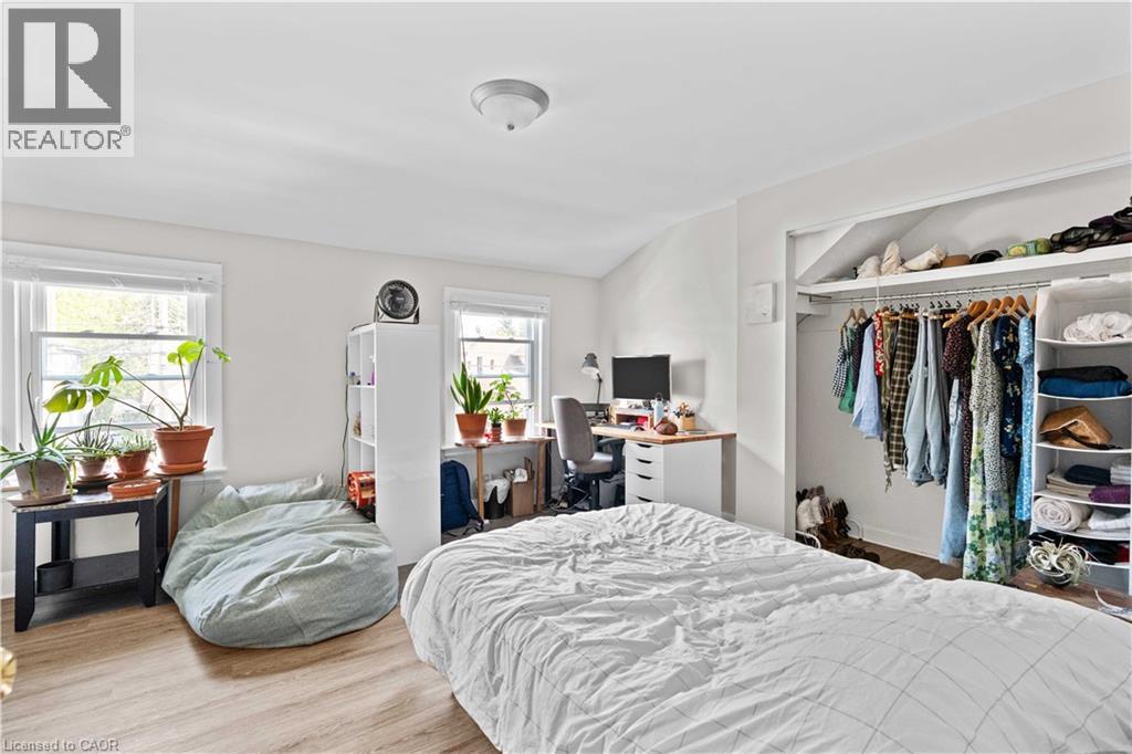 33 Cline Avenue N Property Photo 2