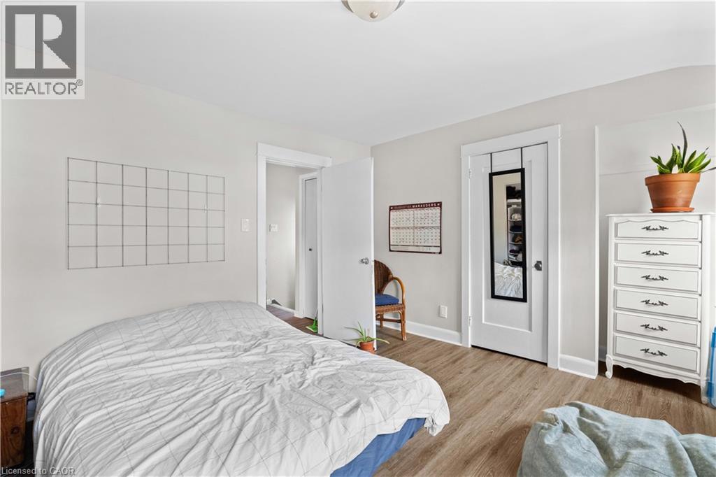 33 Cline Avenue N Property Photo 3