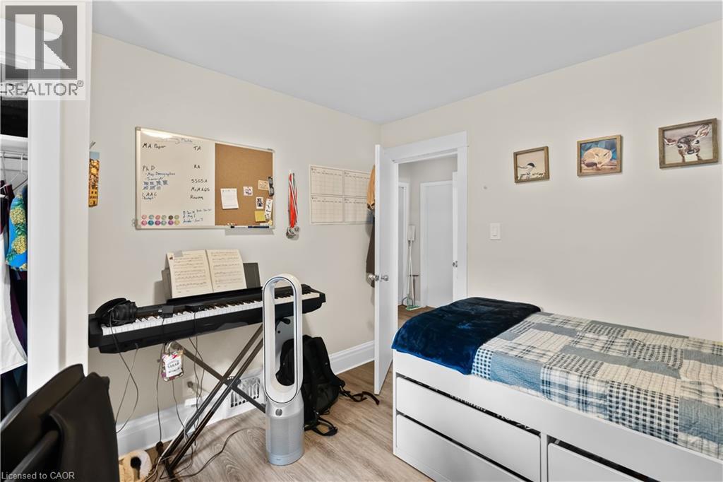 33 Cline Avenue N Property Photo 5
