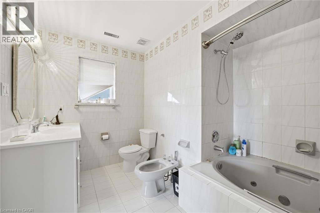 277 Harvie Avenue Property Photo 9
