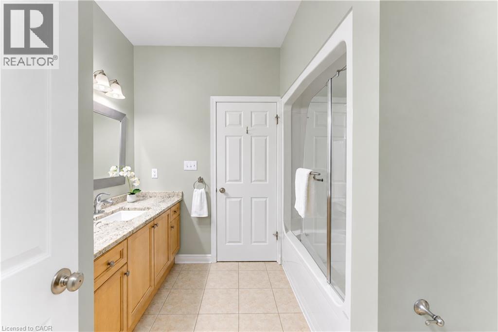 222 Chestnut Hill Crescent Property Photo 23