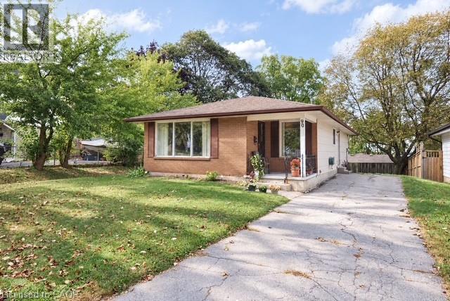 90 Pepperwood Crescent Property Photo 1