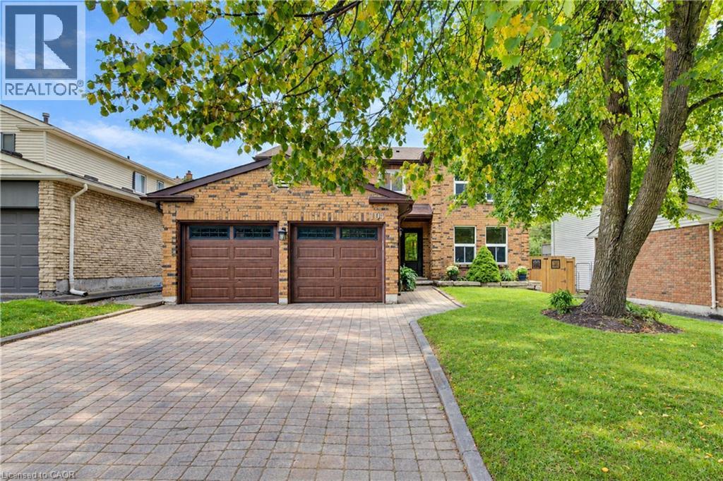 104 Deerwood Crescent Property Photo 3