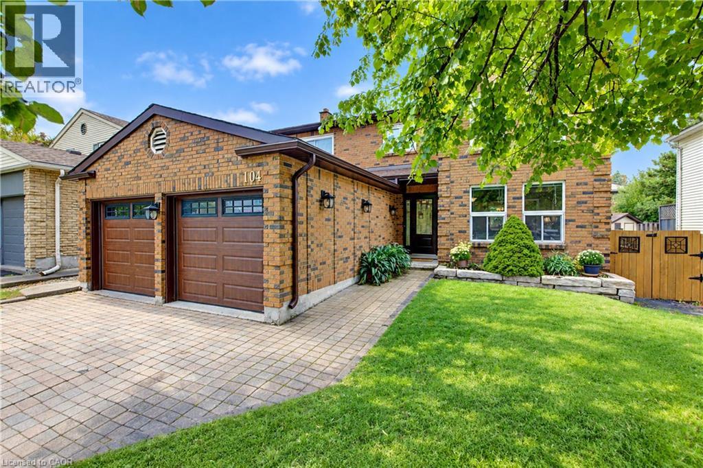 104 Deerwood Crescent Property Photo 4