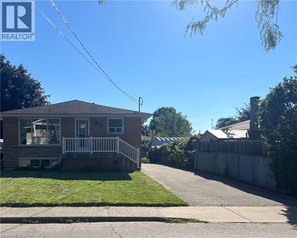 42 Woodman Drive S Unit# Upper Property Photo 2