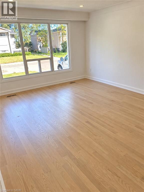 42 Woodman Drive S Unit# Upper Property Photo 4