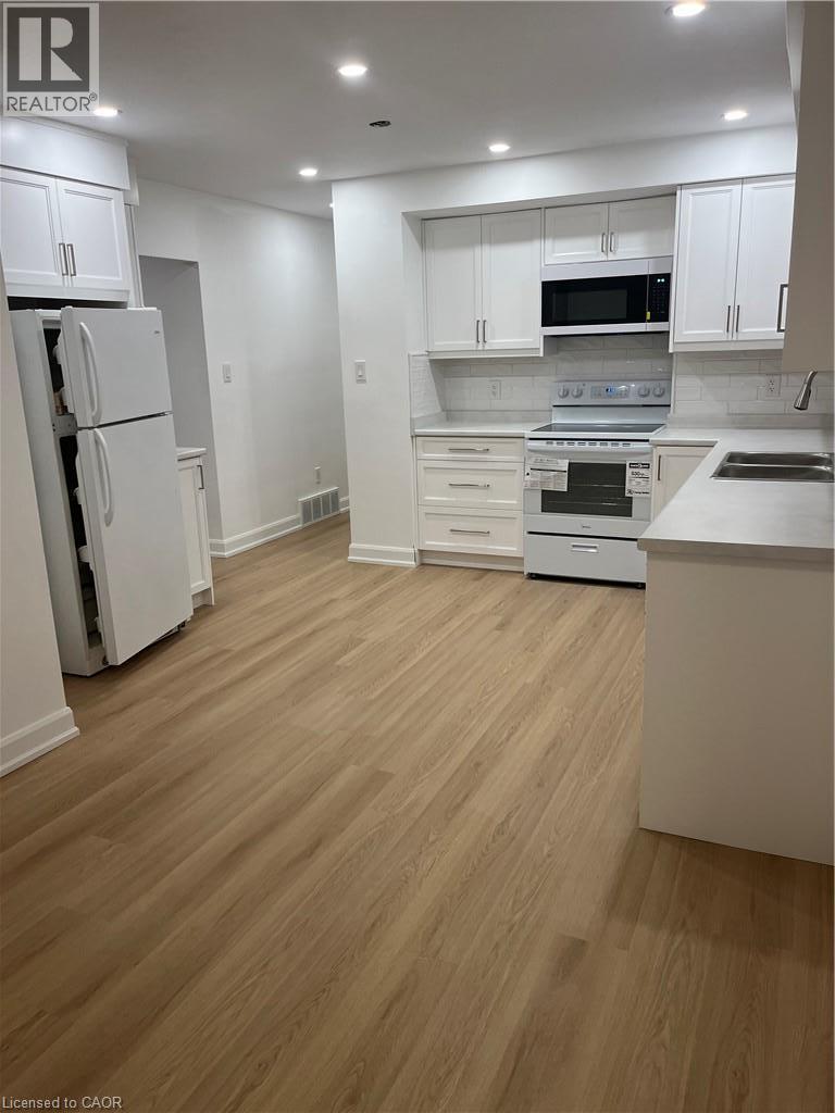 42 Woodman Drive S Unit# Upper Property Photo 5