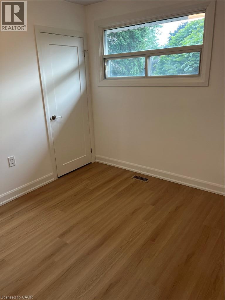 42 Woodman Drive S Unit# Upper Property Photo 12