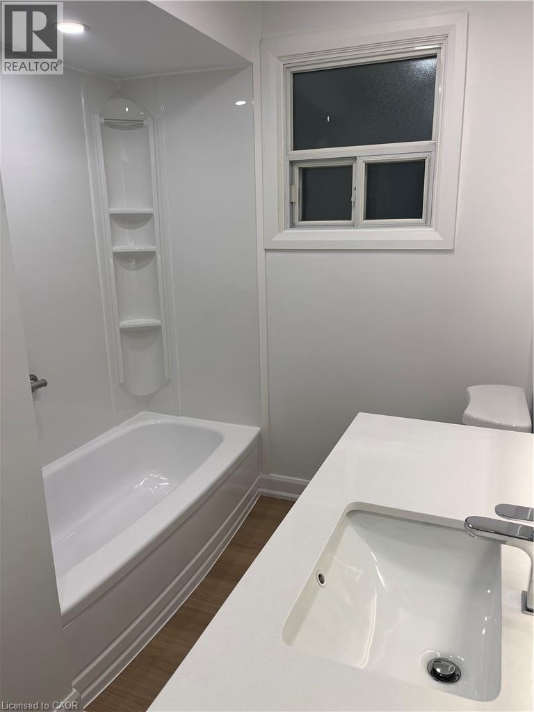 42 Woodman Drive S Unit# Upper Property Photo 14
