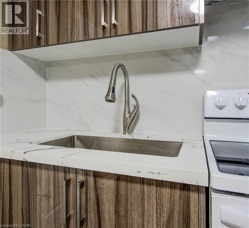 388 Rittenhouse Road Unit# Lower Property Photo 8