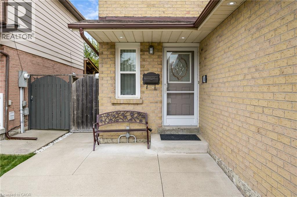 166 Martindale Crescent Property Photo 3