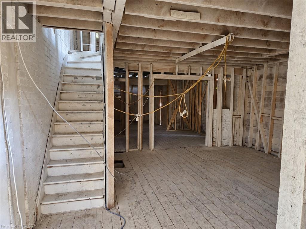 371 Hunter Street Property Photo 8